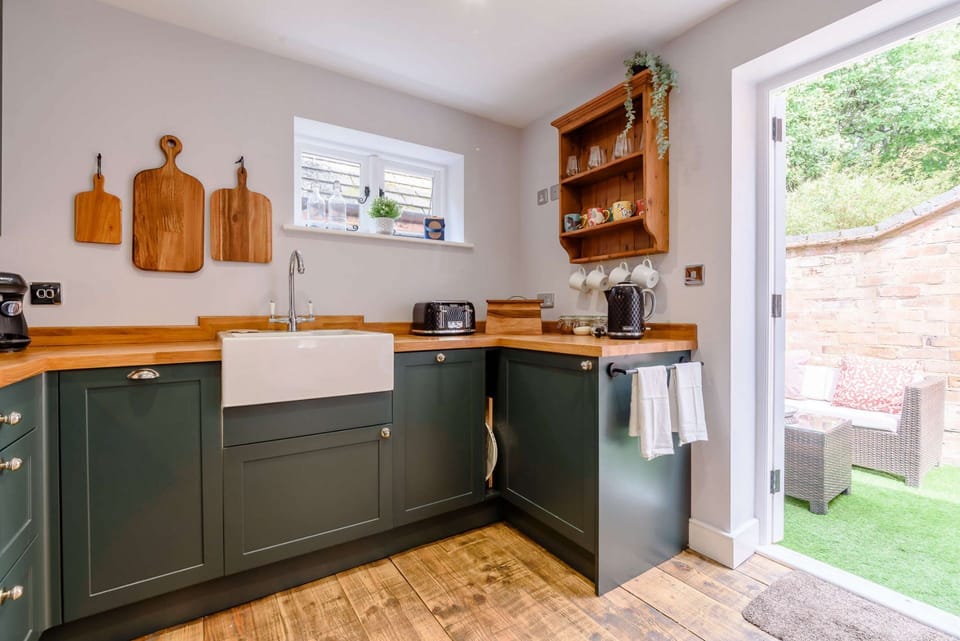 Shakespeare Cottage Kitchen - StayCotswold