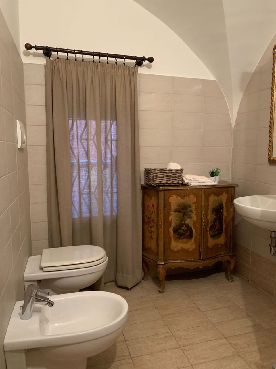 Comfort Room | Bathroom | Shower, hair dryer, bidet, towels