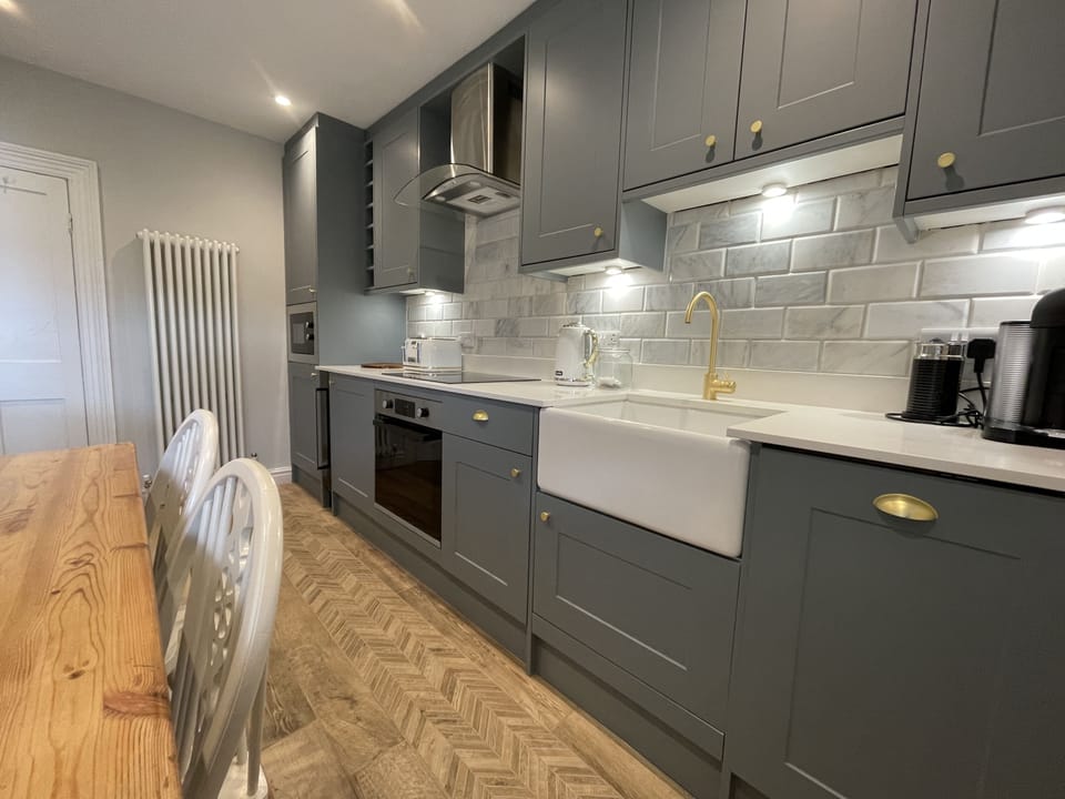 If you don't fancy cooking, the takeaways and restaurants of Keswick are just a 20-25 minute walk from the property