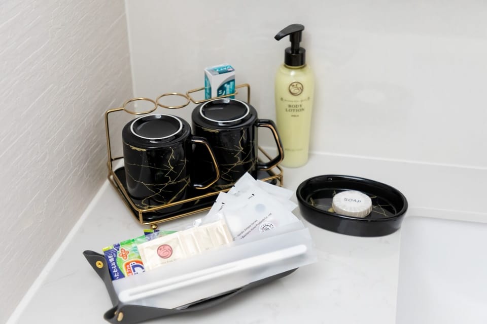 From POLA skin care sets and sewing kits, there are plenty of amenities that women will love ♪