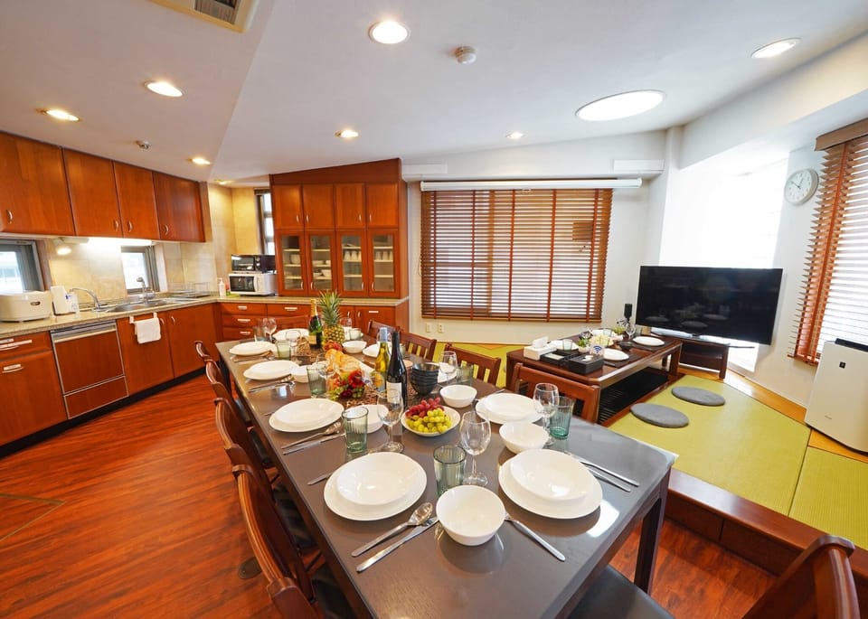 The living-dining room has a large dining table that seats 10 people and a moat that can seat 4 people, so a large number of people can have a dinner party.