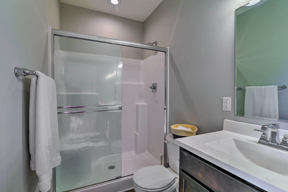 Full Bathroom | Complimentary Toiletries