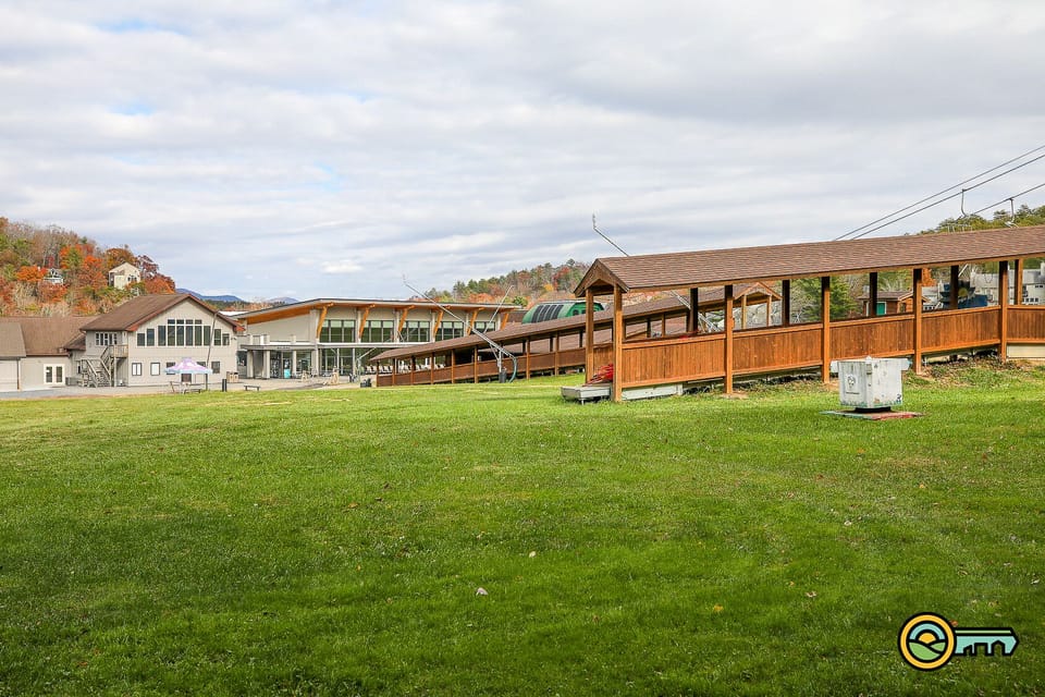 View to ski slopes and Bryce Resort