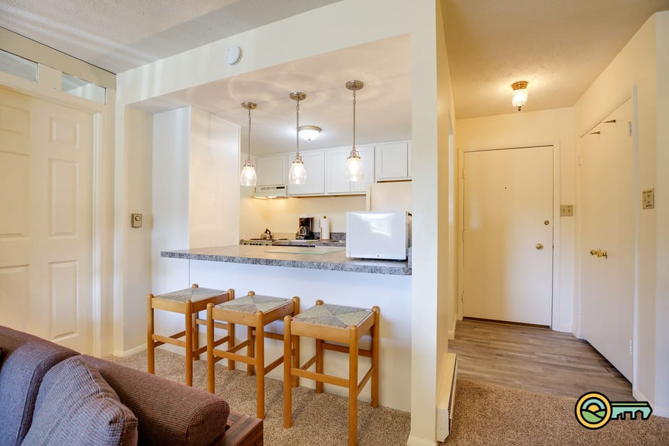 Kitchen & foyer