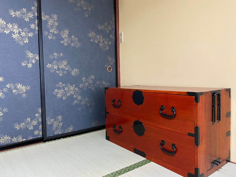 2nd floor guest room