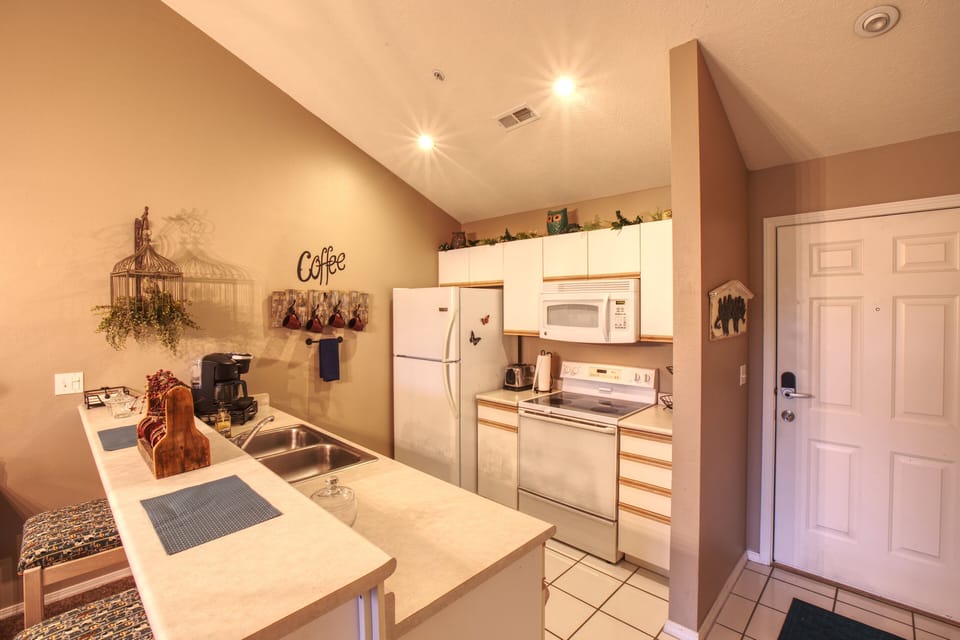 Kitchen area with Coffee bar!