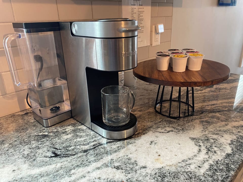 Keurig coffee maker with starter pods