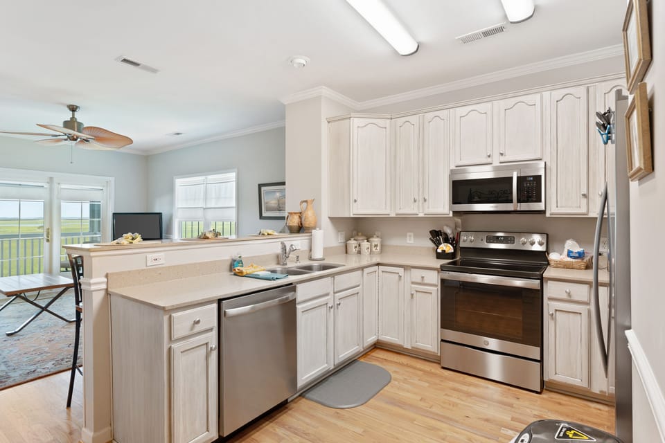 Fully Stocked Kitchen