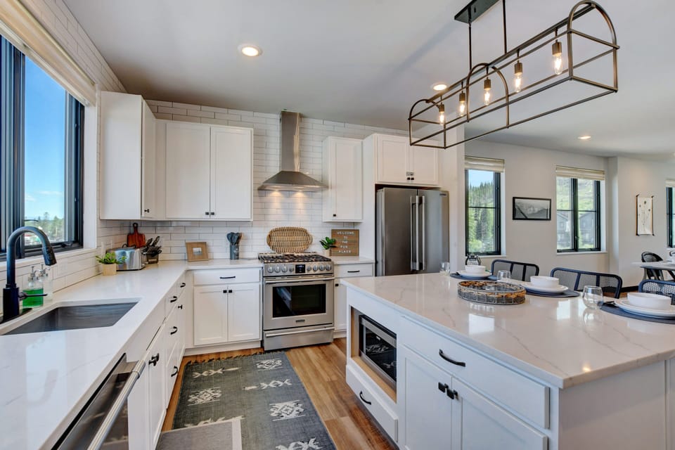 Fully Equipped Chef's Kitchen