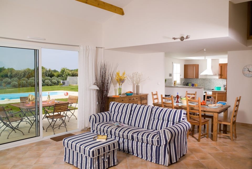 The interior is bright and rustic - please note that interior decor does vary.