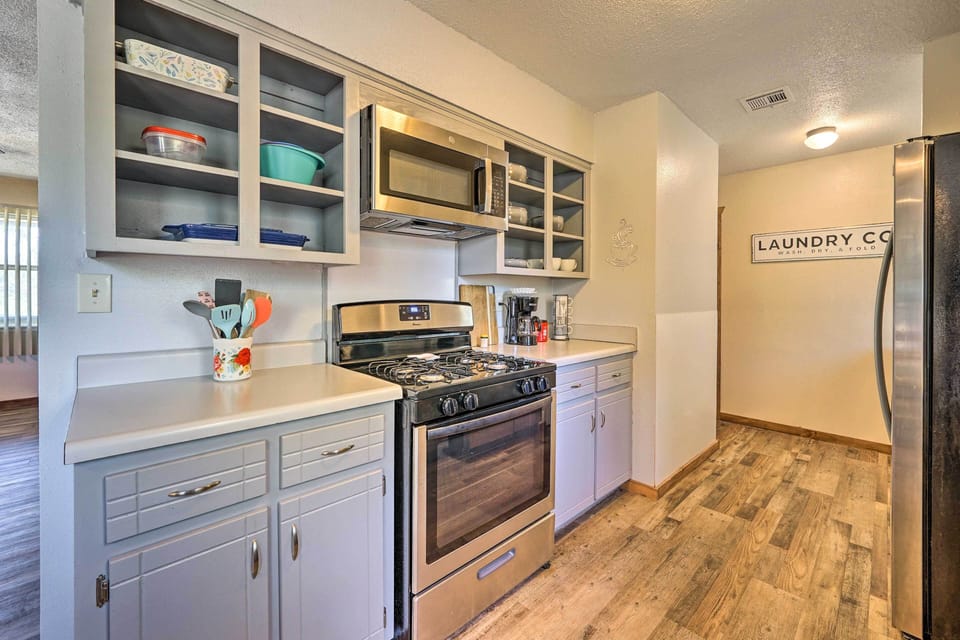 Kitchen | Equipped w/ Cooking Essentials