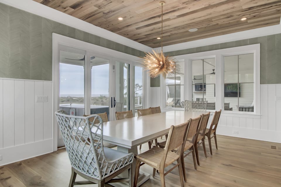 Dining area that overlooks the ocean.