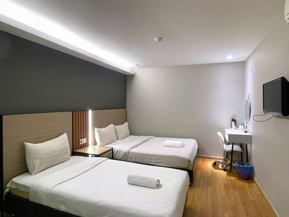 Deluxe Family | Desk, iron/ironing board (on request), WiFi (free), bed sheets