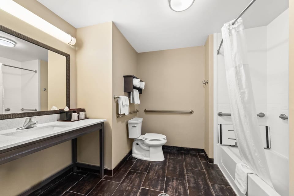 Room, 1 King Bed, Accessible, Non Smoking | Blackout drapes, soundproofing, iron/ironing board, free WiFi