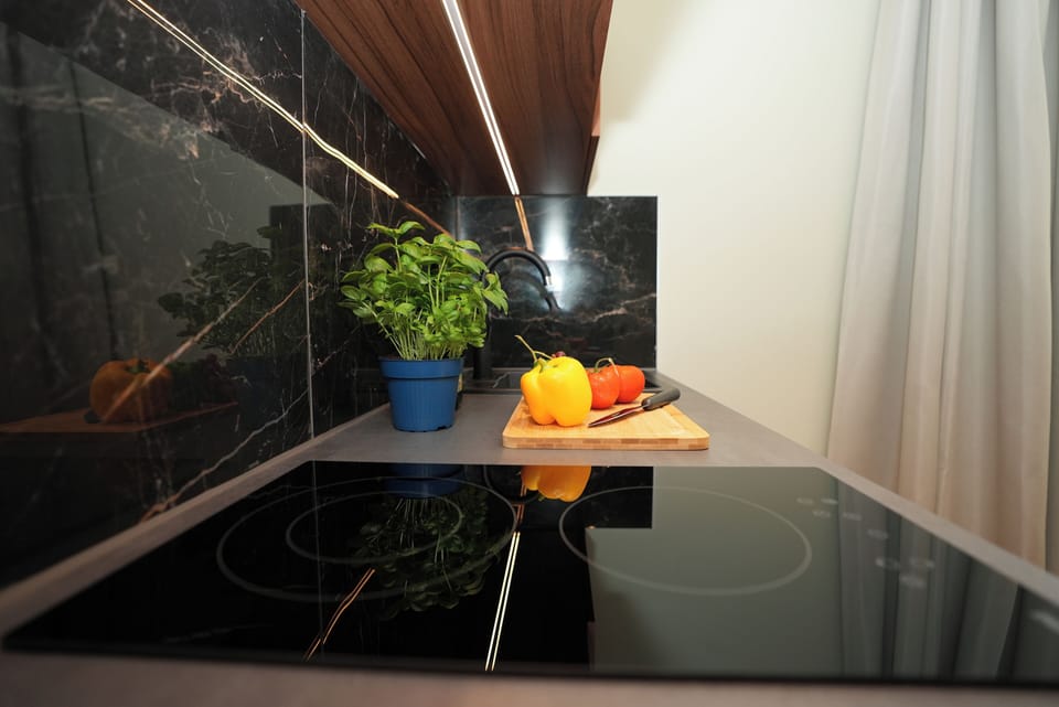 Family Studio | Hypo-allergenic bedding, individually furnished, desk, blackout drapes