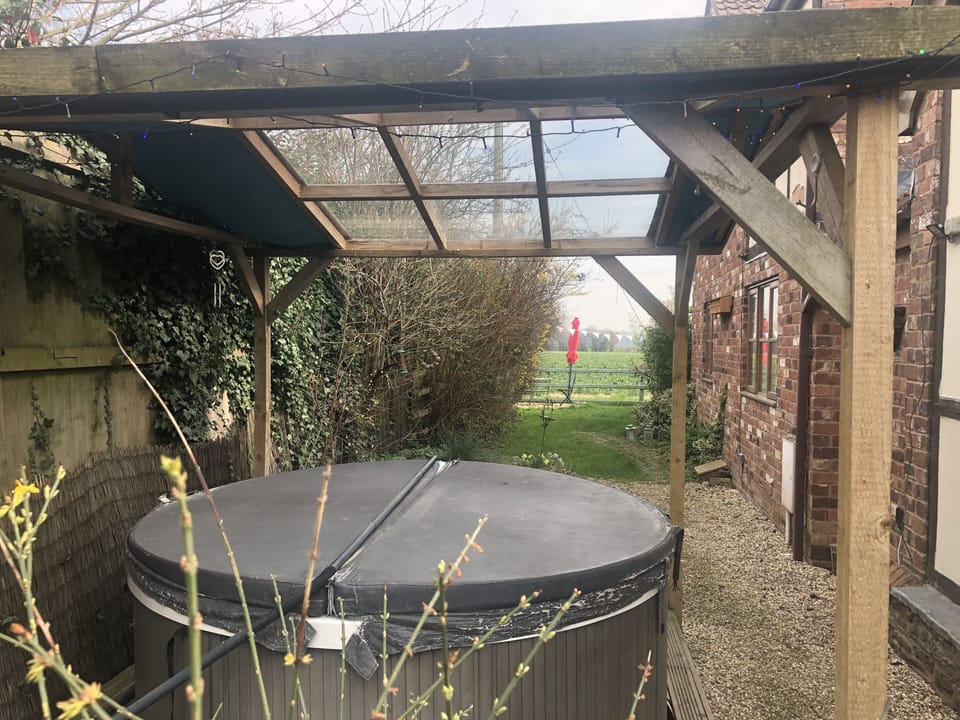 Back garden with hot tub and views 