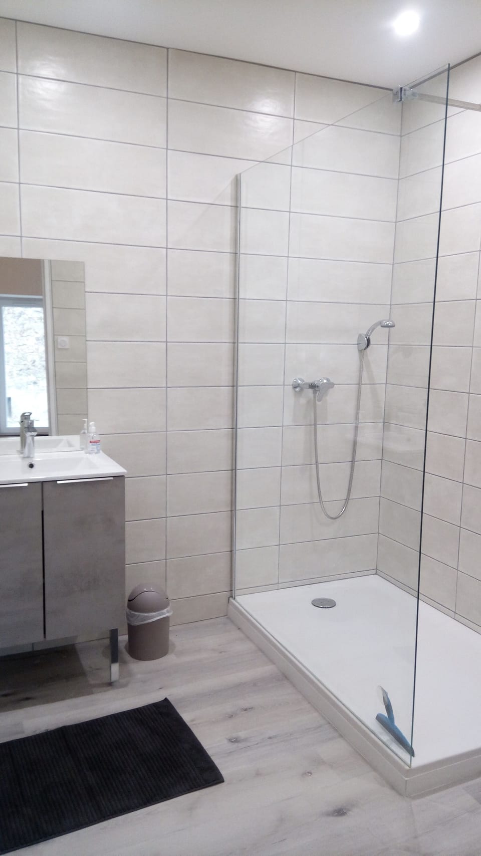 Double Room | Bathroom | Shower, hair dryer, towels, soap