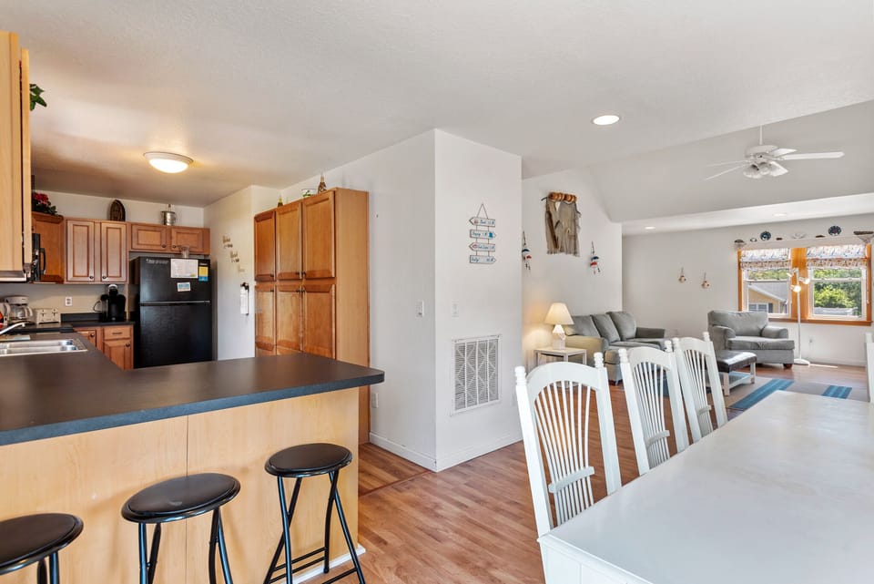 KDN9330: Best Kept Secret | Mid Level Dining Area and Kitchen