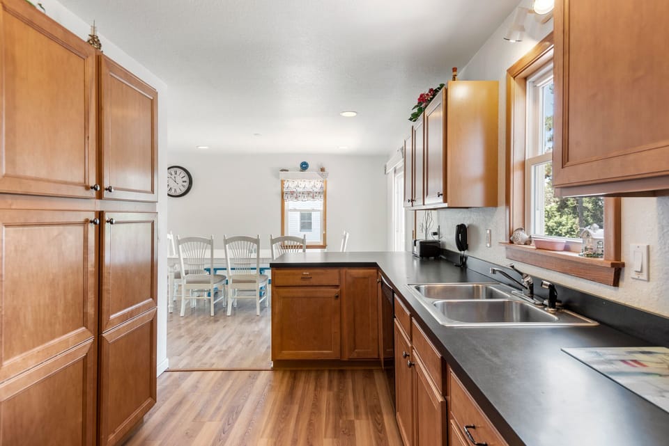 KDN9330: Best Kept Secret | Mid Level Kitchen