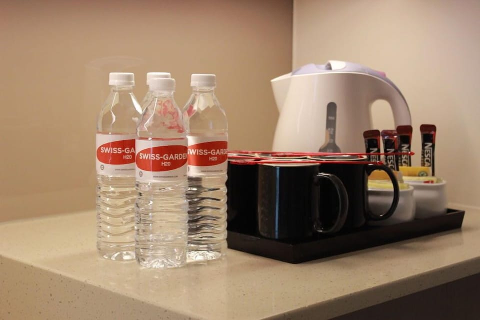 Executive Studio Suite, 1 King Bed, City View | Coffee and/or coffee maker