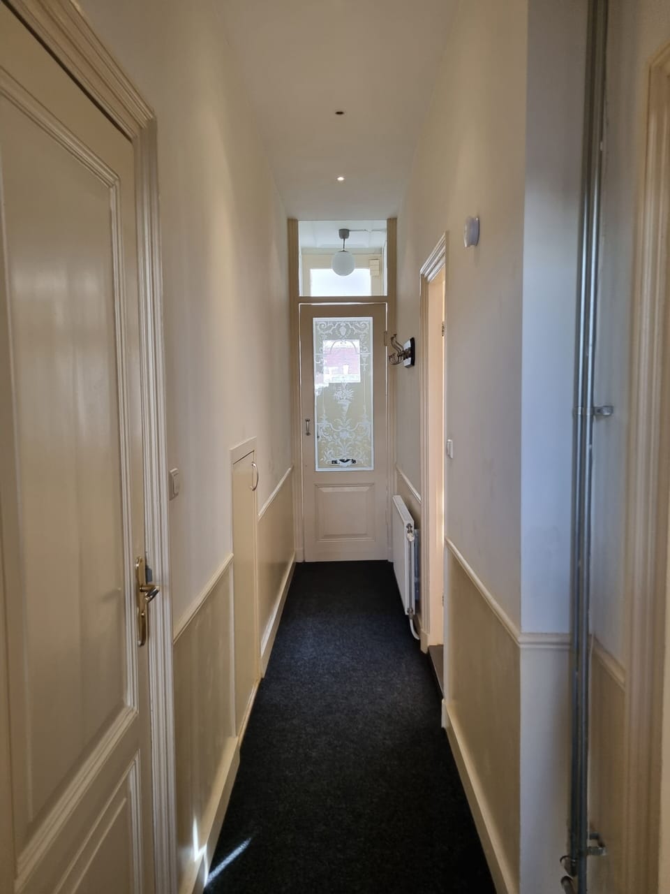 Entree met mooie oude details.