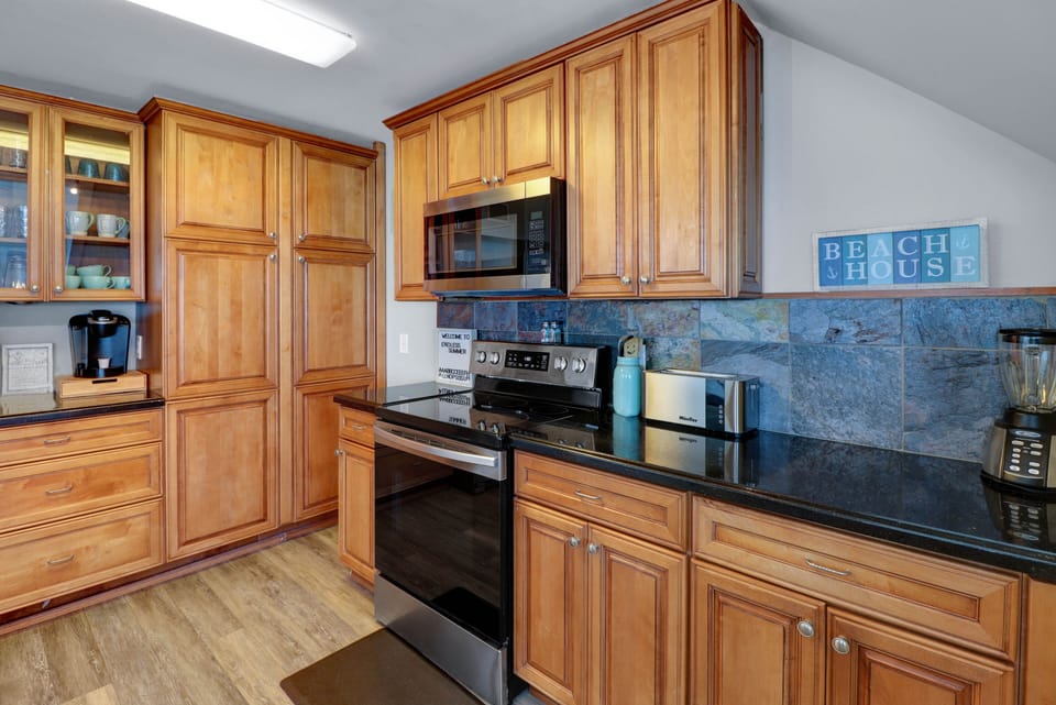 Fully Stocked Kitchen