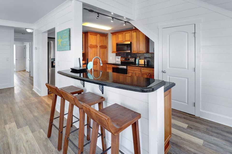 Breakfast Bar at Kitchen