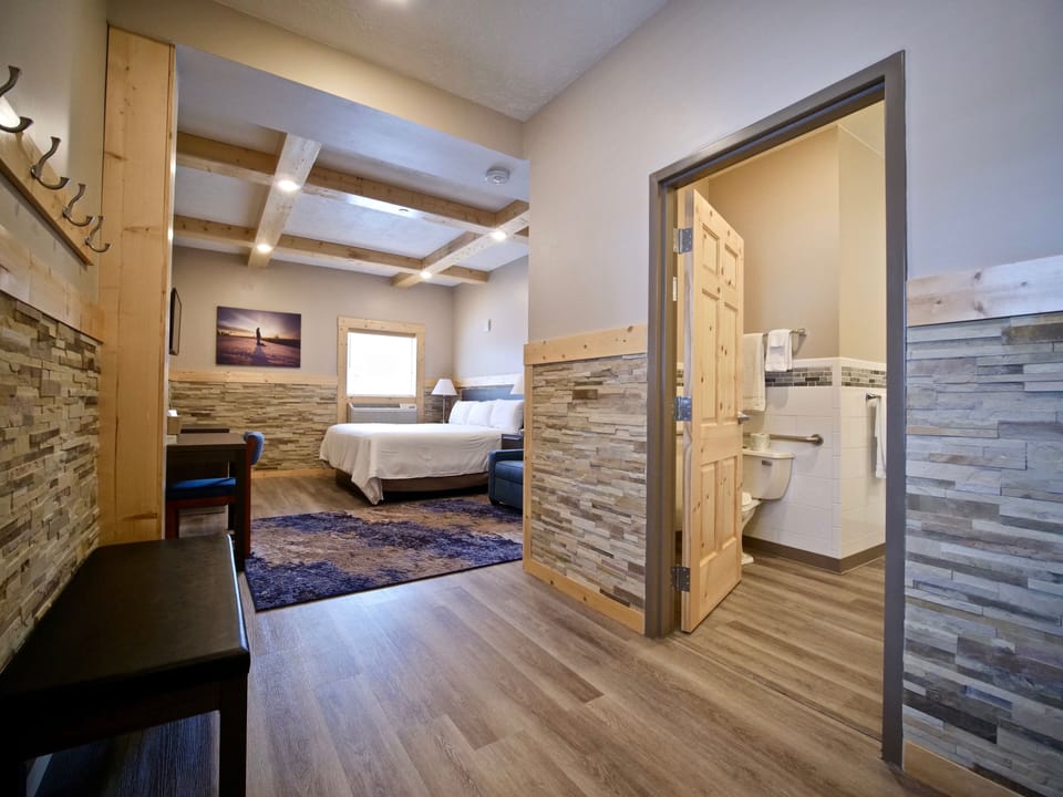 Premium Single Room | Iron/ironing board, free WiFi, bed sheets