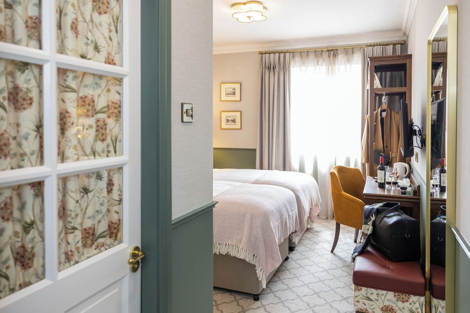 Superior Twin Room (Breakfast included) | 1 bedroom, desk, iron/ironing board (on request), WiFi (free)
