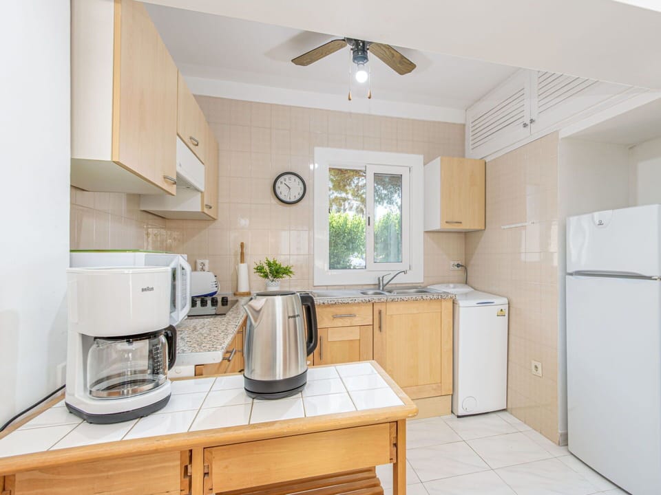 Cabinetry, Countertop, Furniture, Building, Property, Home Appliance, Kitchen Appliance, Kitchen, Ceiling Fan, Kitchen Stove