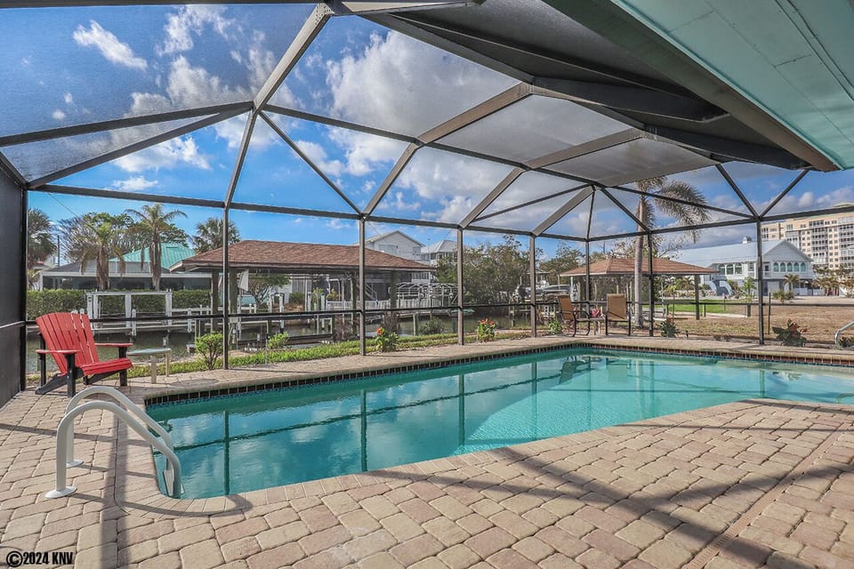 Make Family Memories At The Seahorse House! Bring the kids, the dog and the boat!!!