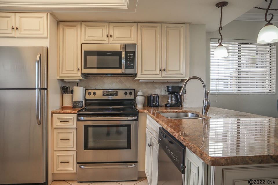Fabulous Kitchen has been newly remodeled.