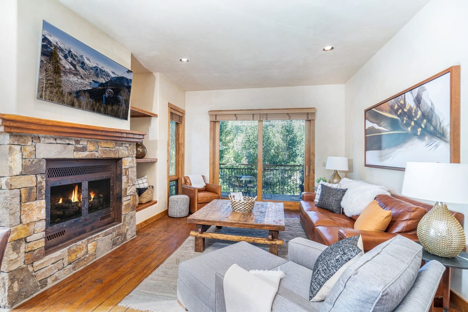 1.1-sunshine-at-terraces-telluride-vacation-rental-Living-room1-edit
