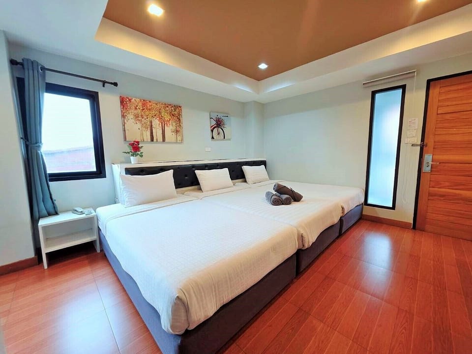 Triple Room Tower 2 | Premium bedding, free minibar items, desk, soundproofing