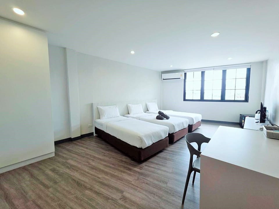Deluxe Triple Room | Premium bedding, free minibar items, desk, soundproofing