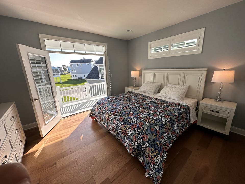 Second floor King (BR4), TV, porch and partial view of the bay. 
