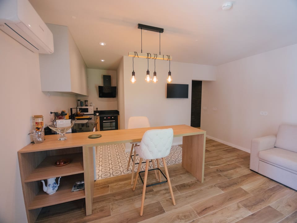 Family Quadruple Room, 2 Queen Beds | Private kitchen