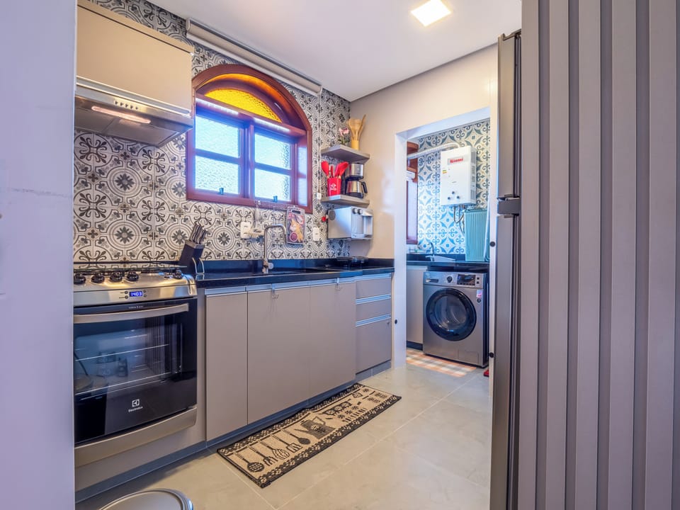 Family Apartment | Private kitchen | Full-size fridge, microwave, oven, toaster