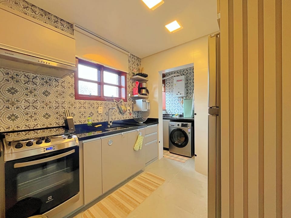 Family Apartment | Private kitchen | Full-size fridge, microwave, oven, toaster