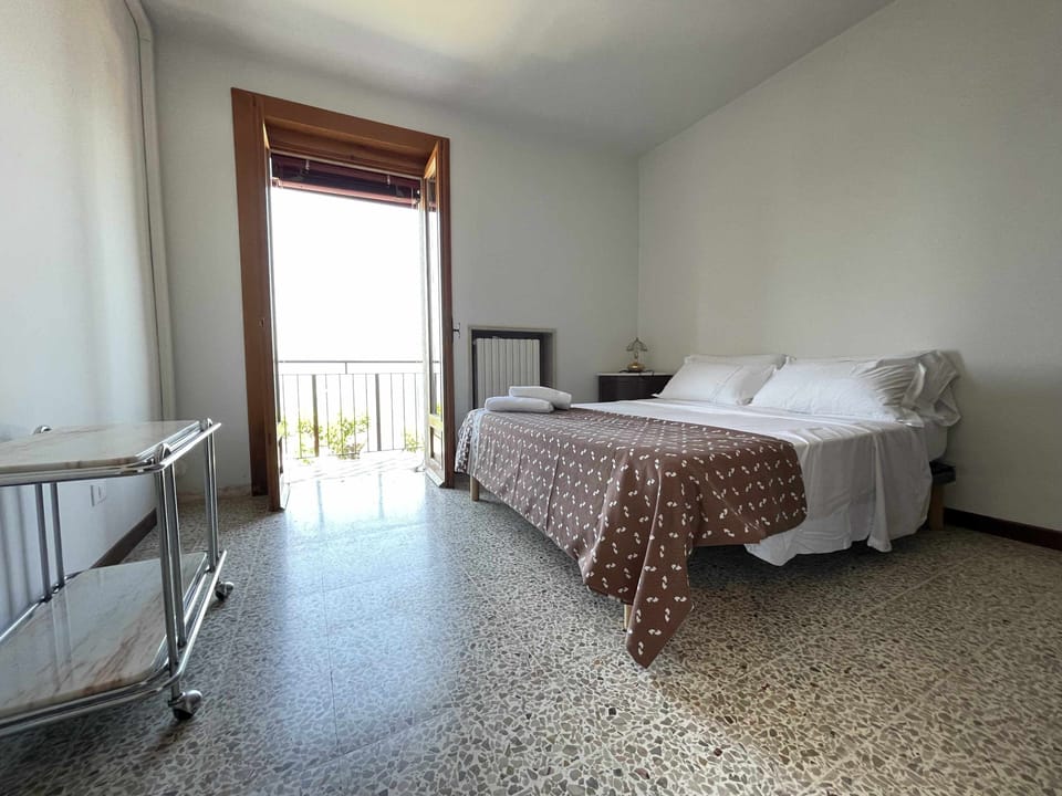 Bed,Bedroom
