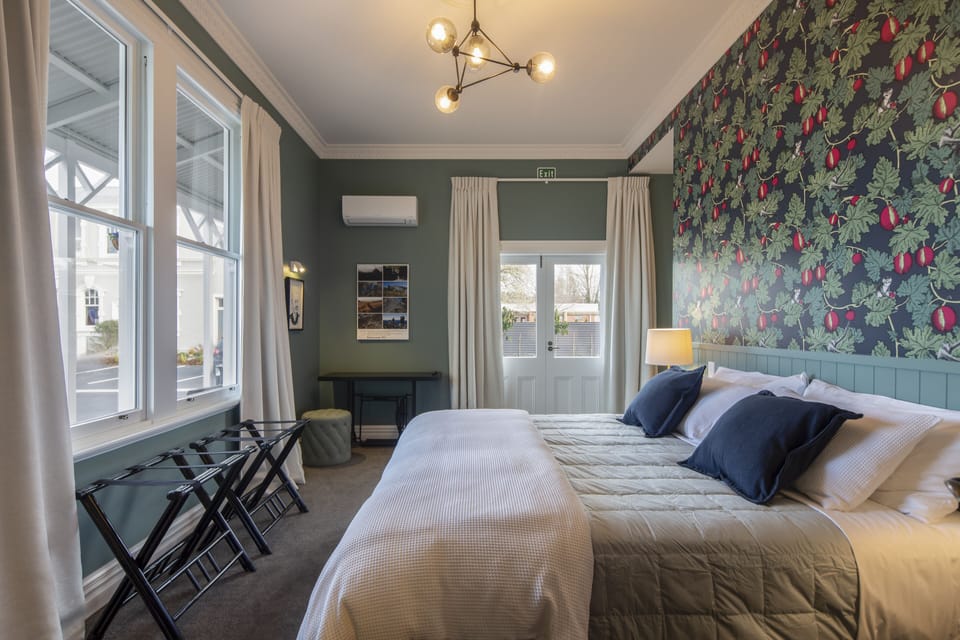 Room 2 Superking Ensuite, Accessible | Premium bedding, individually decorated, individually furnished, desk