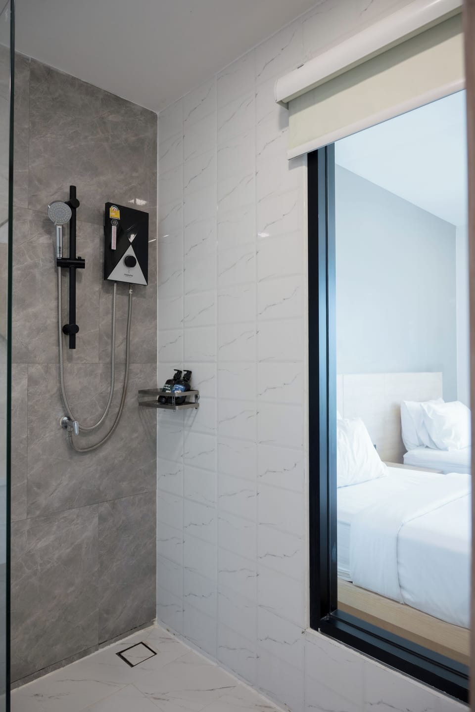 Standard Double Room | Bathroom | Shower, free toiletries, hair dryer, towels