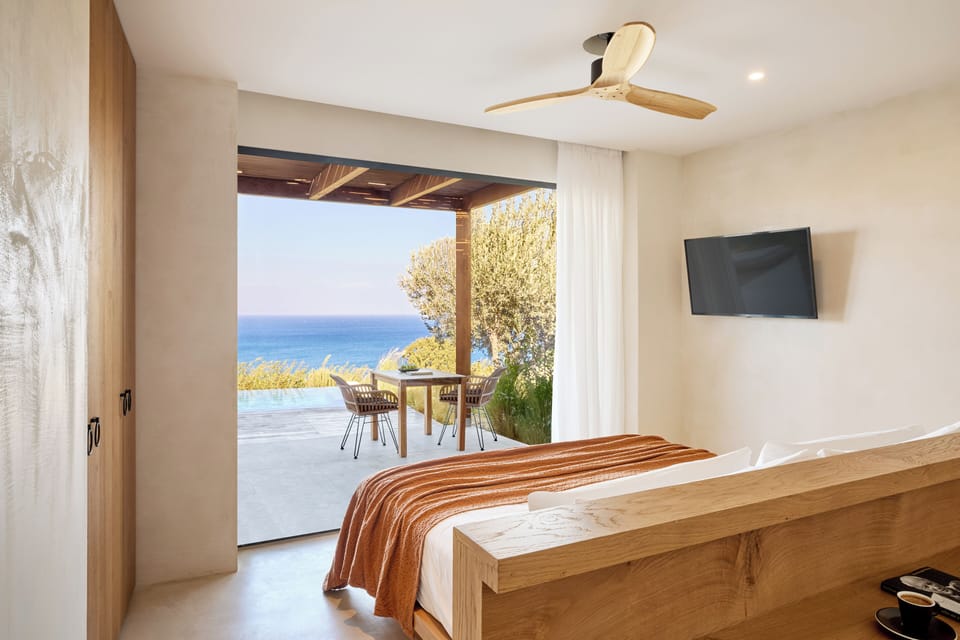 Deluxe Suite Sea View with Private Pool | Minibar, in-room safe, desk, laptop workspace