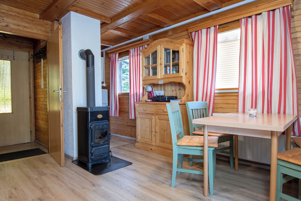Comfort Cottage | Living area | 80-cm LCD TV with cable channels, TV, fireplace