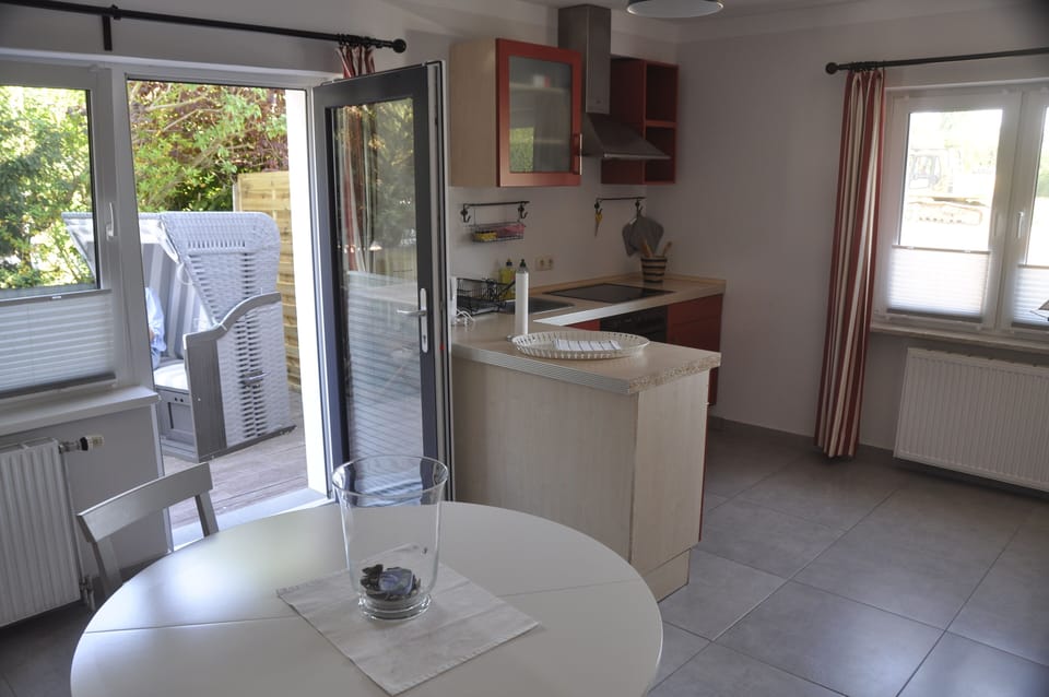 Apartment, 1 King Bed, Patio, Garden View | Private kitchen | Electric kettle