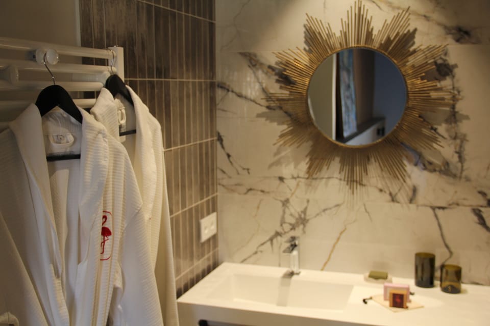 Panoramic Room | Bathroom | Hair dryer, bathrobes, slippers, towels