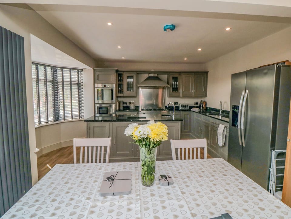 Fridge, dishwasher, electric kettle, toaster