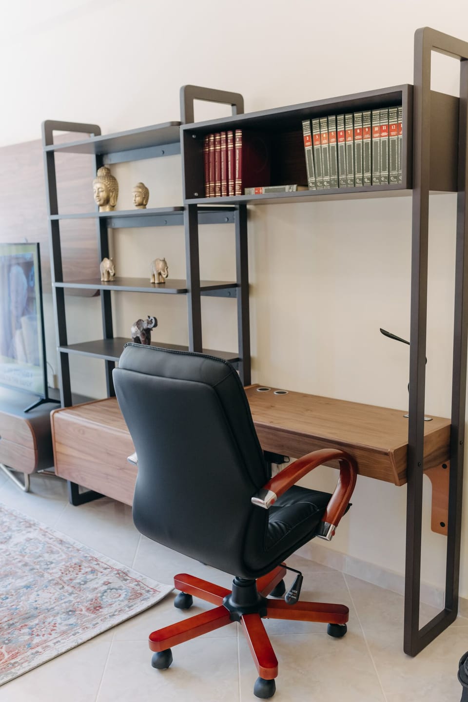 City Apartment, Multiple Bedrooms, Kitchen, City View | Living area | Flat-screen TV