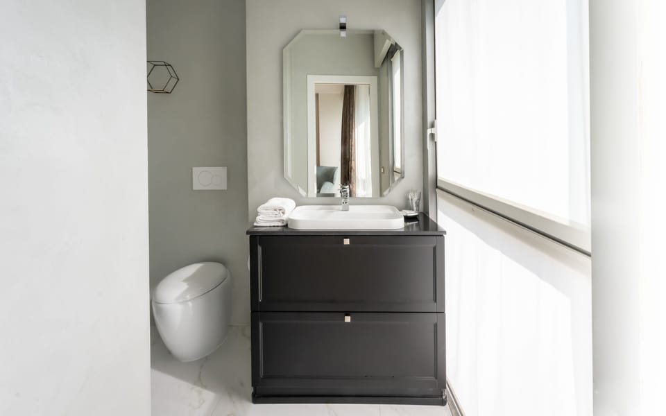 Standard Room | Bathroom | Shower, rainfall showerhead, free toiletries, hair dryer