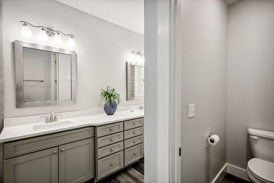 private bath for king bedroom